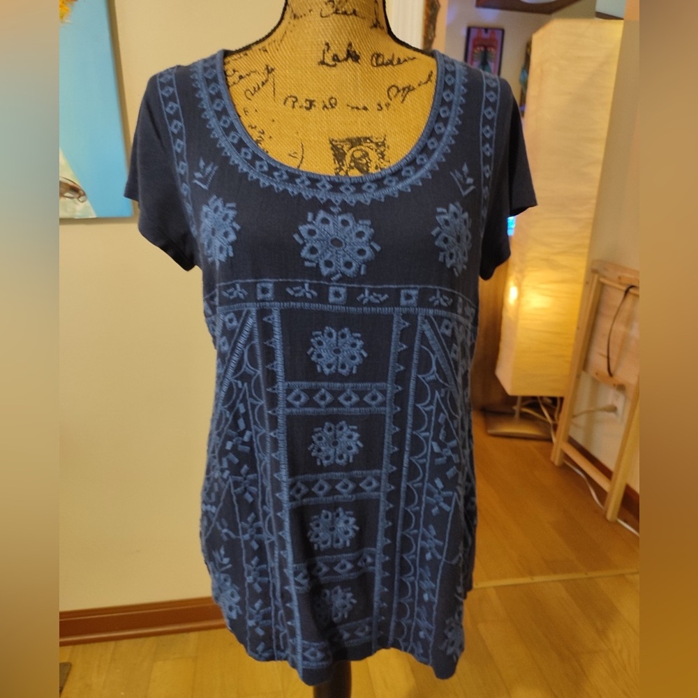 Gorgeous Luck Design Top with beautiful embroidered Design- sz M
